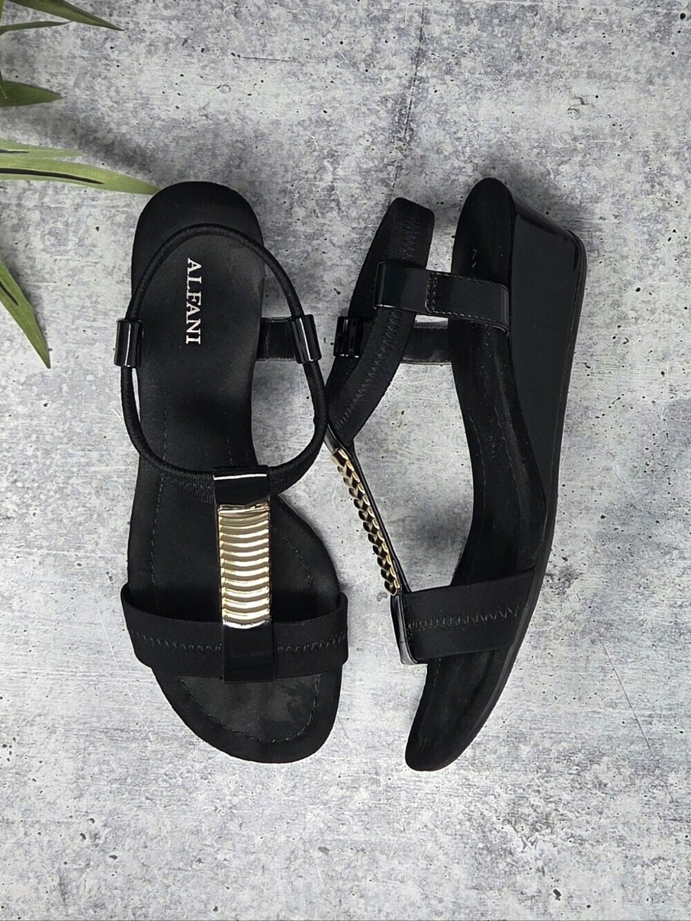 Alfani Black Vacay Gold Hardware Wedge Heel Sandals Size 6.5 Classic Minimalist